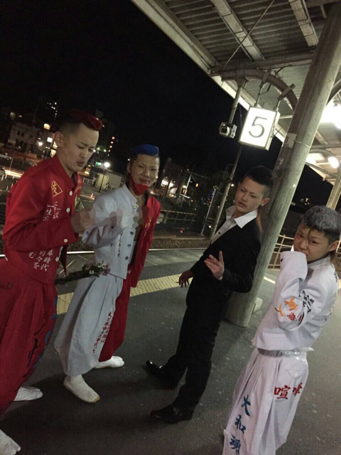 駅のホームで卒ラン