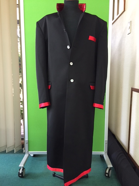 学ランに赤テープ