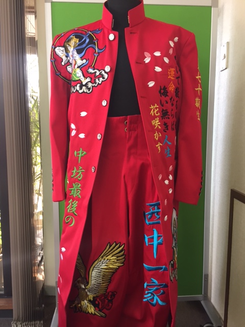 赤長ランボンタンの学ランに刺繍